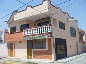  Avisos dse propiedades en Mexico en Puebla |  3recamaras 2con closet sala comedor y cocina,1ba&ntilde;o, cochera electrica para 1auto, casa en san manuel planta alta excelente ubicacion