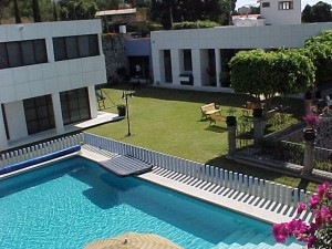  Avisos dse propiedades en Mexico en Temixco |  PERMUTO MAGNIFICA CASA EN CUERNAVACA CON ALBERCA , JARDIN Y CANCHA DE TENIS, POR PROPIEDADES EN EL SUR PONIENTE DEL D.F.