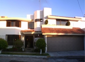 Armando Avisos dse propiedades en Mexico en Puebla |  Residencia en remate. Barrio de Arboledas, en carretera a Valsequillo, pasando arboledas de San Ignacio