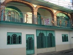 javier arciga Avisos dse propiedades en Mexico en Panind&iacute;cuaro |  casa centrica muy amplia con cochera y jardin, Cinco recamaras, dos ba&ntilde;os, estancia, patio