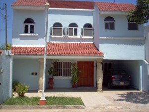 Sandra Mejia Vargas Avisos dse propiedades en Mexico en Villahermosa |  CASA EN VENTA EN ZONA NO INUNDABLE , BONITA CASA EN PRIVADA CON ALBERCA