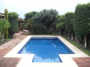Mar&iacute;a Eugenia Brito Avisos dse propiedades en Mexico en Yautepec |  Preciosa Casa en Yautepec, Morelos. Se renta por semana o fines de semana. , Tres Recamaras, 2 1/2 ba&ntilde;os, Aire Acondicionado, amplia alberca y jard&iacute;n.