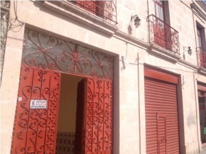 Sra Alvarez Avisos dse propiedades en Mexico en Morelia |  Propiedad con rentabilidad y retribuciones, ninihotel, morelia, michoa, Casa con seis departamentos a la venta