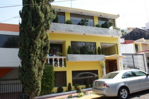 Gustavo Alcantara Avisos dse propiedades en Mexico en Naucalpan |  Preciosa casa en venta de 3 niveles jardines de satelite, Mucha madera, jardin, estacionamiento, lista para habitarla