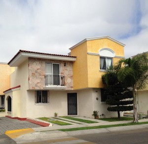 Monica Sepulveda Avisos dse propiedades en Mexico en Zapopan |  Casa en renta reci&eacute;n remodelada3 recamaras. residencial santa fe, Hermosa casa en coto con vigilancia